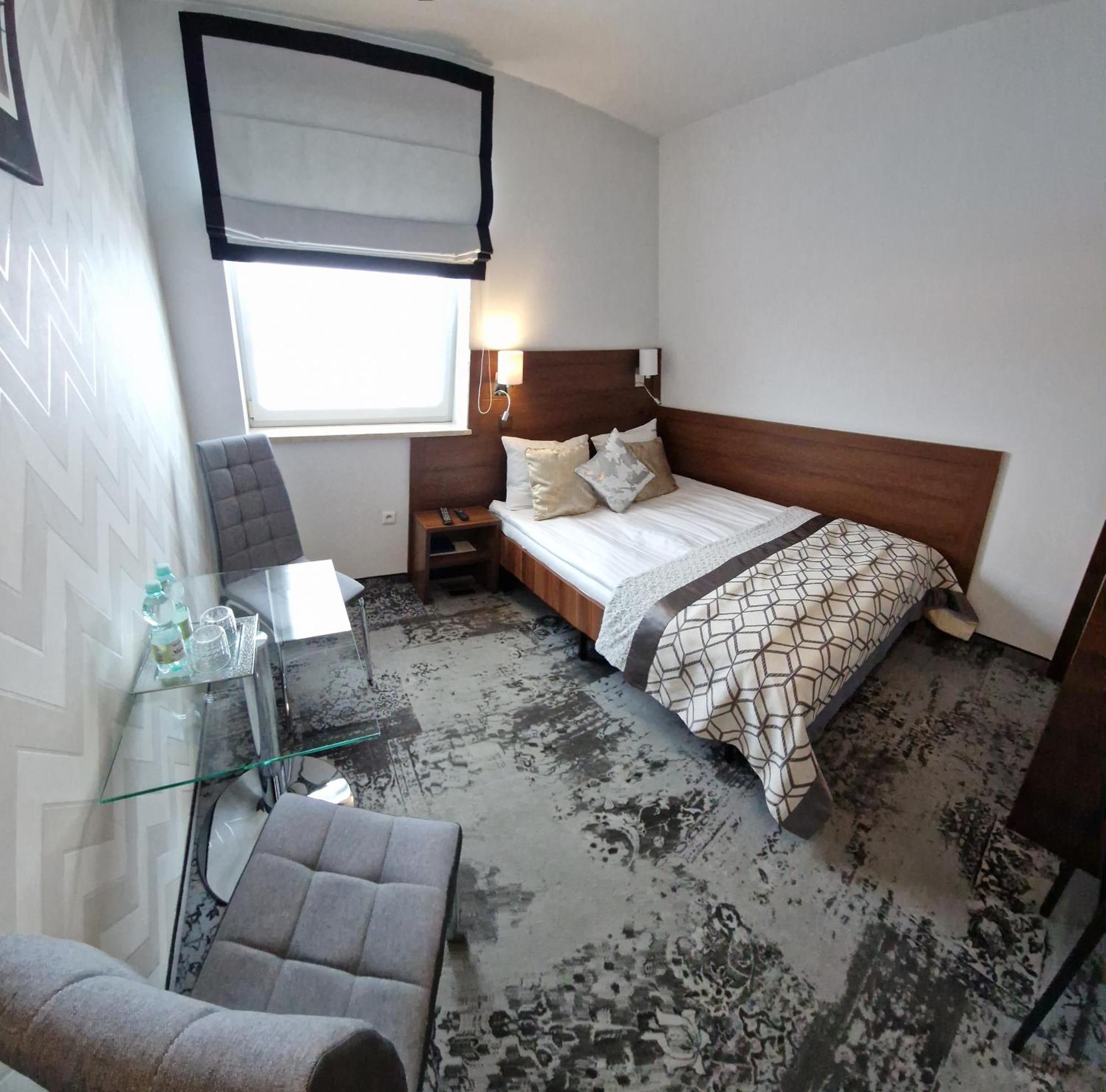 Cynamon Hotel Újszandec Kültér fotó