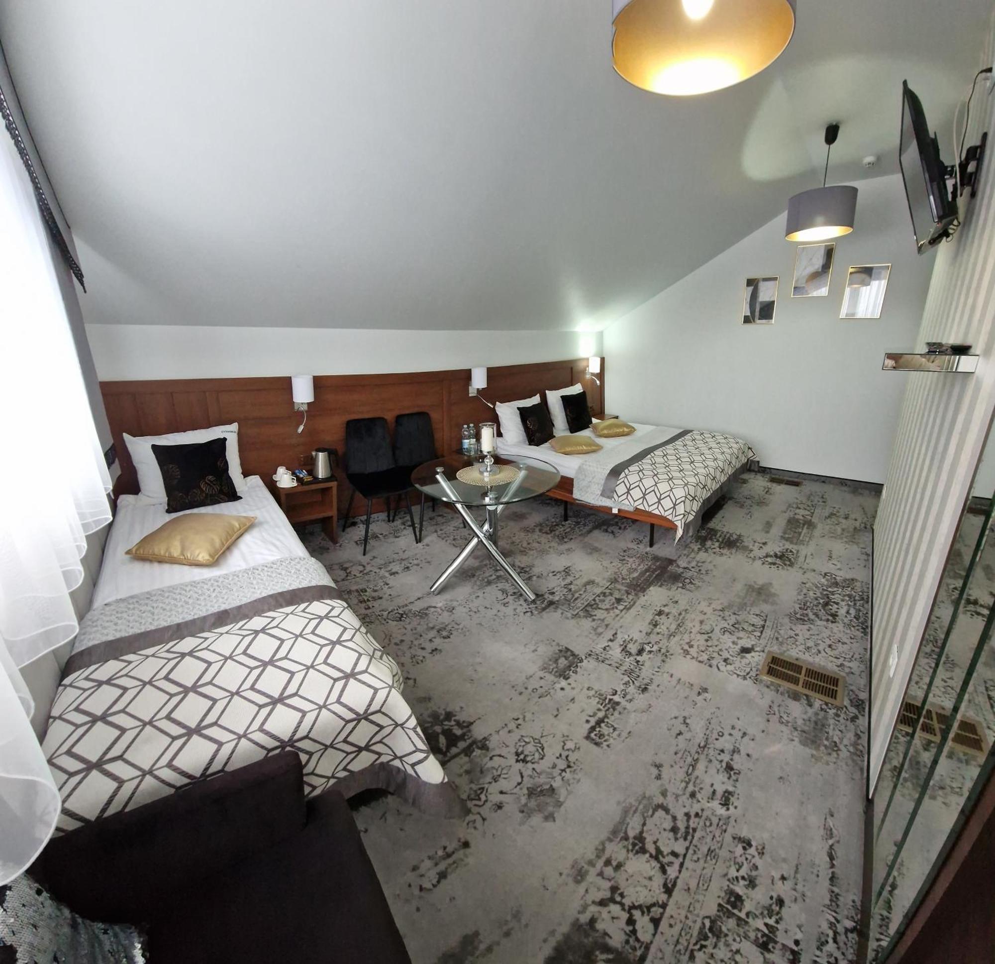Cynamon Hotel Újszandec Kültér fotó