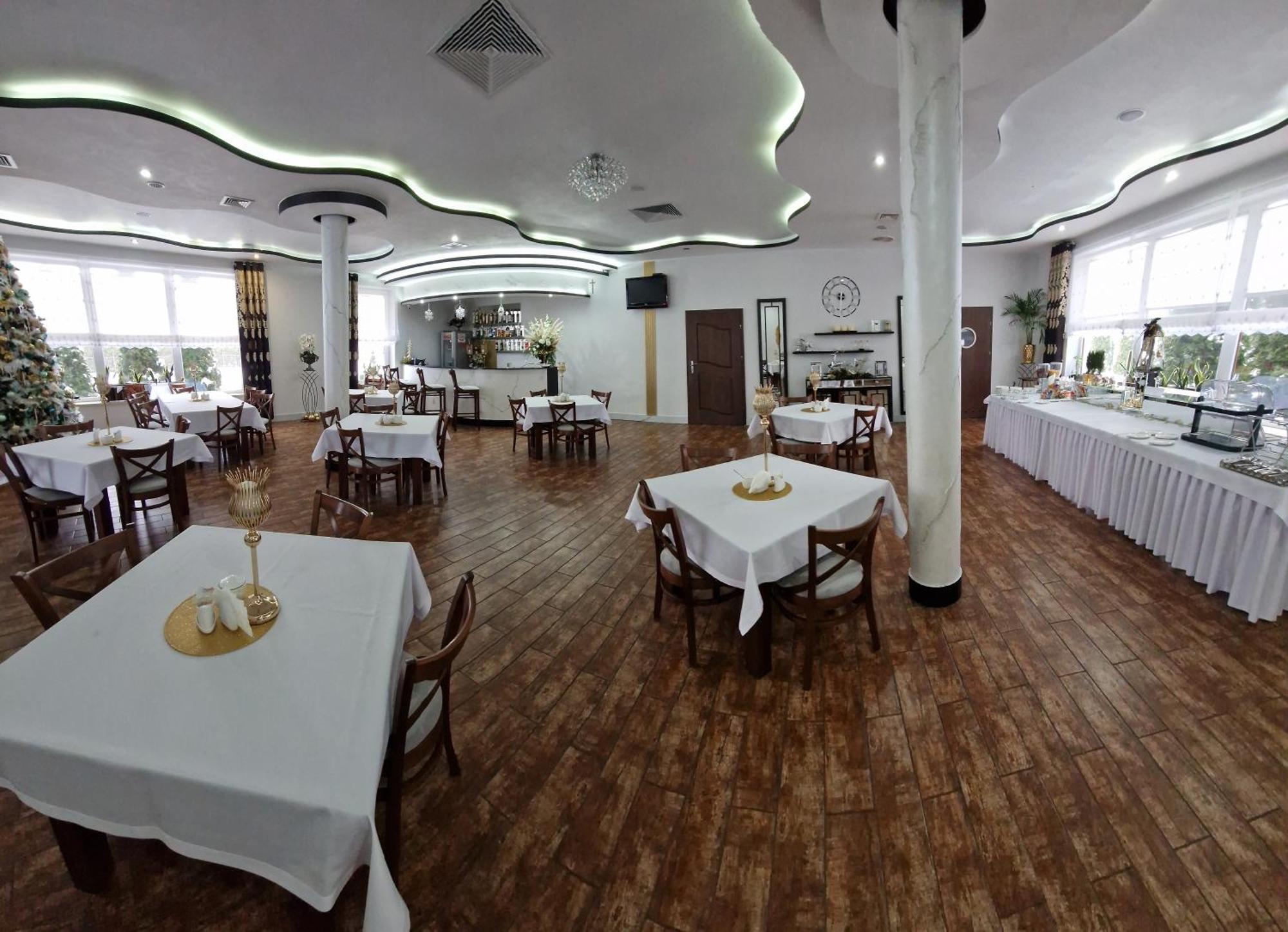 Cynamon Hotel Újszandec Kültér fotó