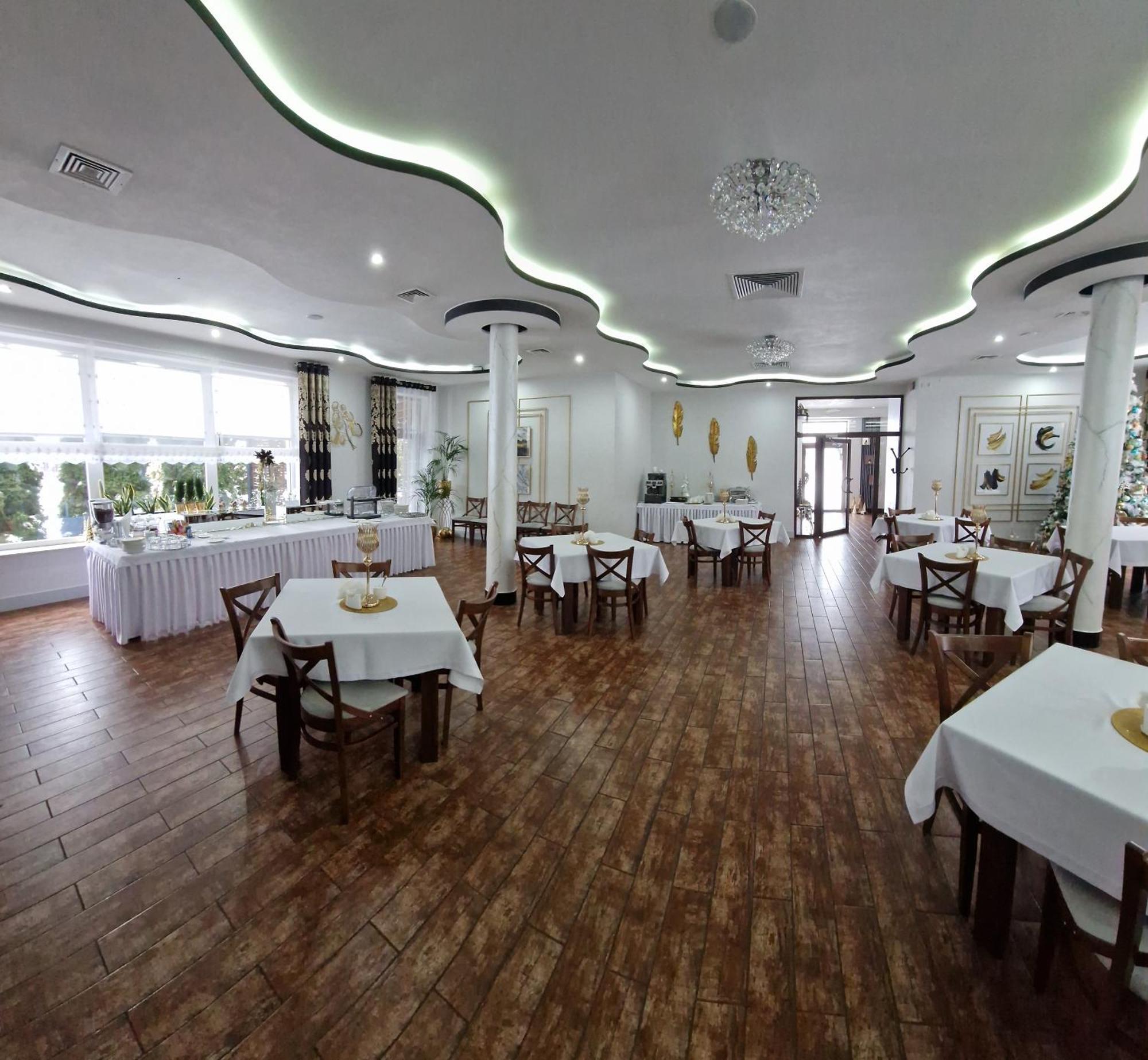 Cynamon Hotel Újszandec Kültér fotó