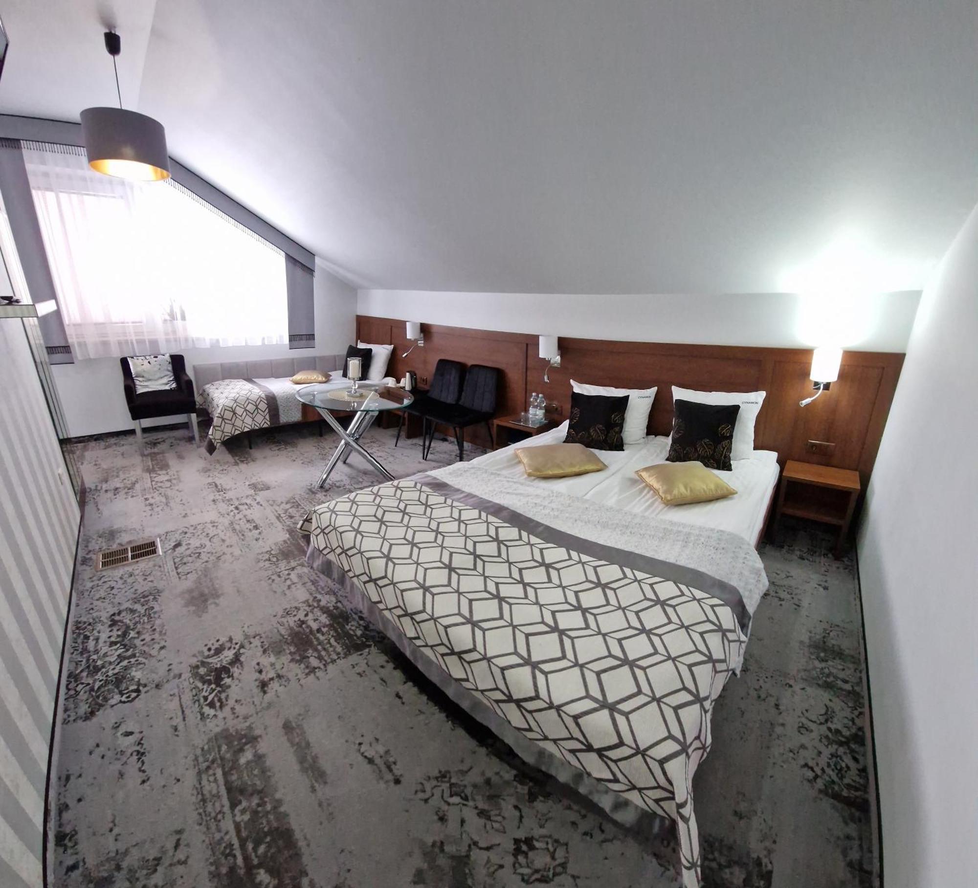 Cynamon Hotel Újszandec Kültér fotó