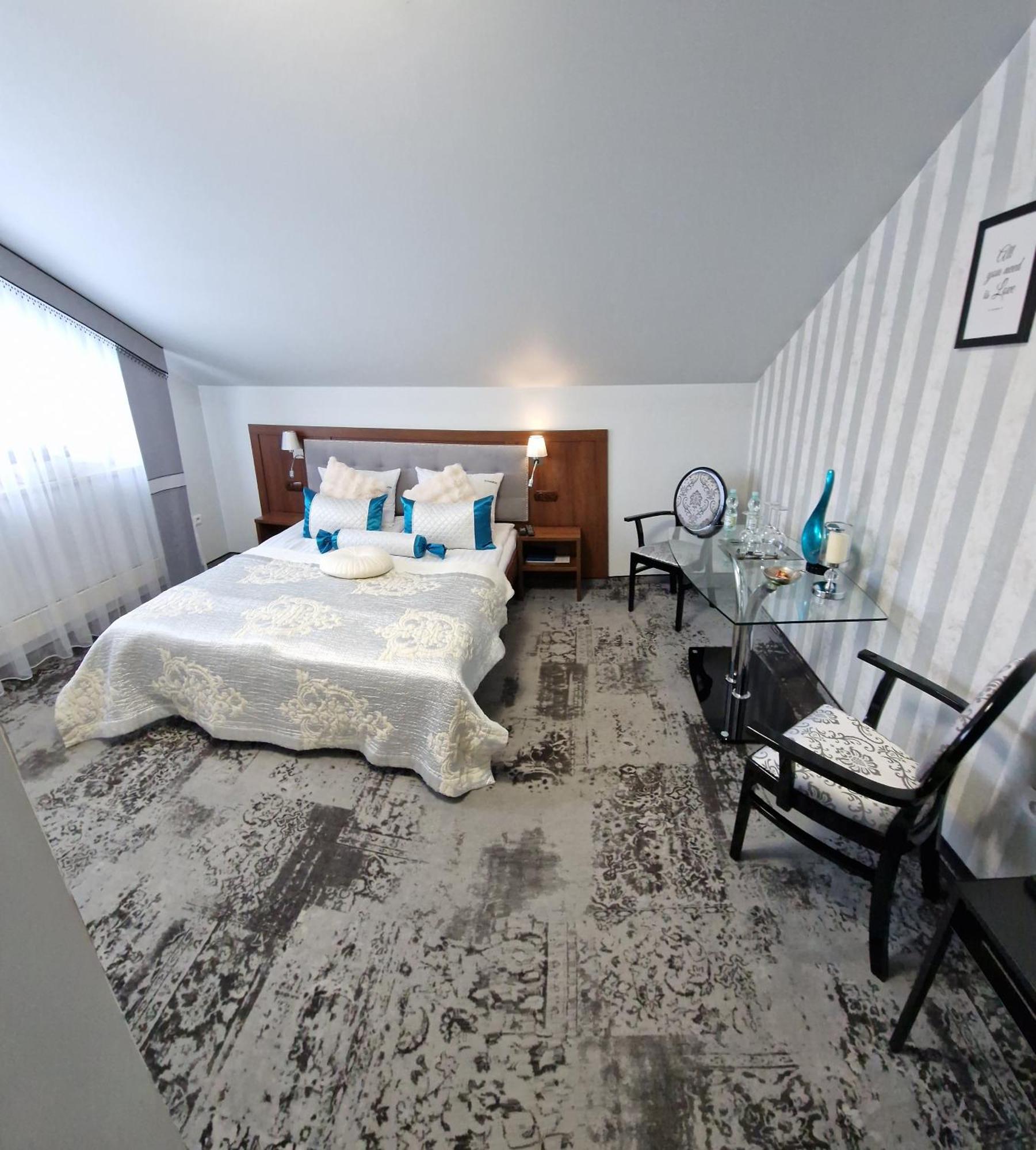 Cynamon Hotel Újszandec Kültér fotó