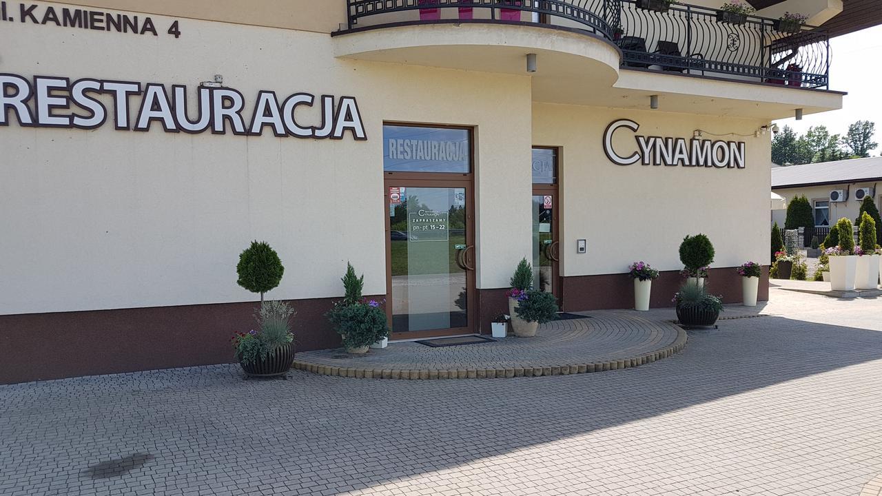 Cynamon Hotel Újszandec Kültér fotó